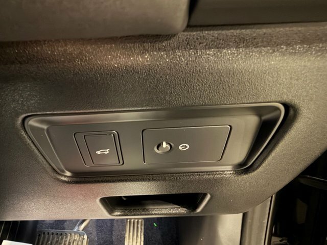Land Rover Discovery Dynamic Hse Black #38