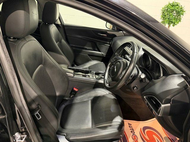 Jaguar XE 2.0D Portfolio Saloon Awd Euro 6 Black #2
