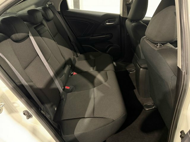 Honda Civic 1.4 I-vtec Se Plus Navi Hatchback Man White #3