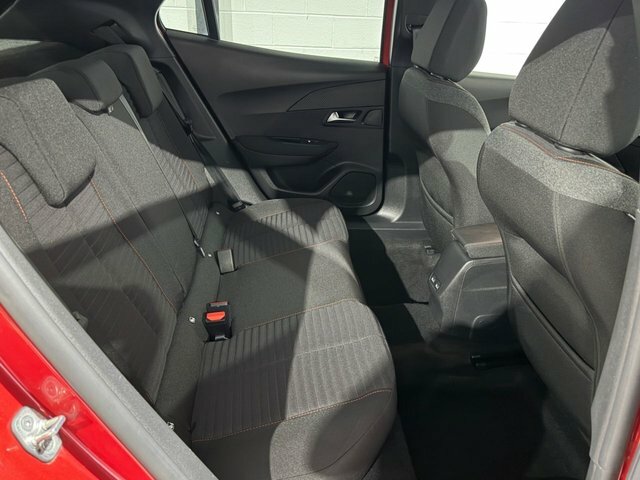 Peugeot e-2008 50Kwh Active Premium Suv 7Kw Red #3