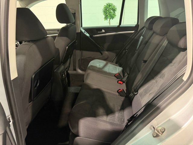 Volkswagen Tiguan Suv White #41