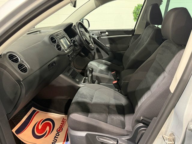 Volkswagen Tiguan Suv White #37