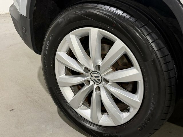 Volkswagen Tiguan Suv White #31