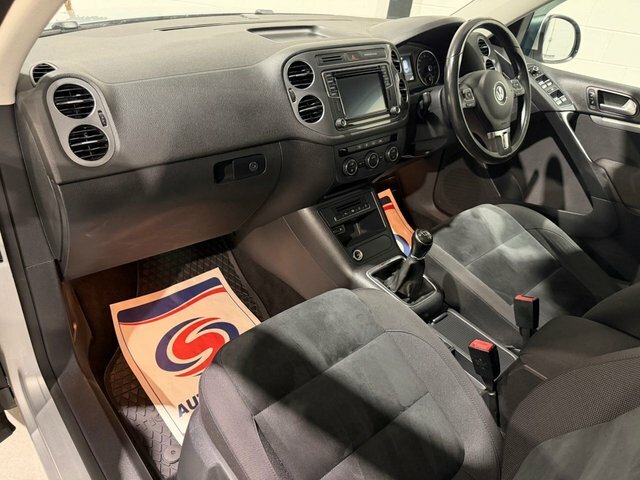 Volkswagen Tiguan Suv White #38