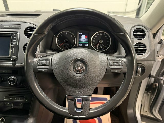 Volkswagen Tiguan Suv White #20