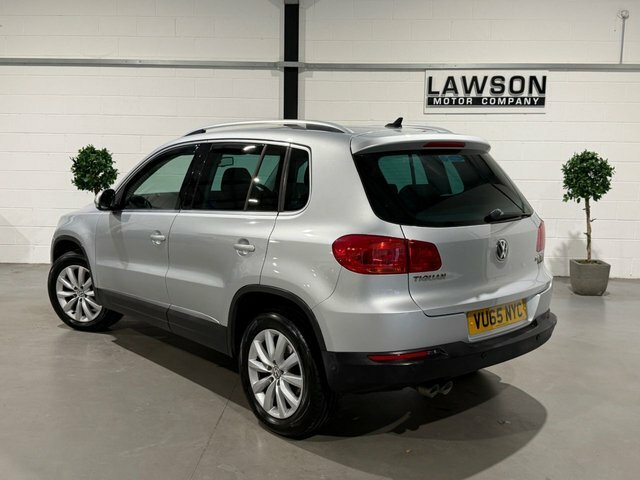 Volkswagen Tiguan Suv White #9