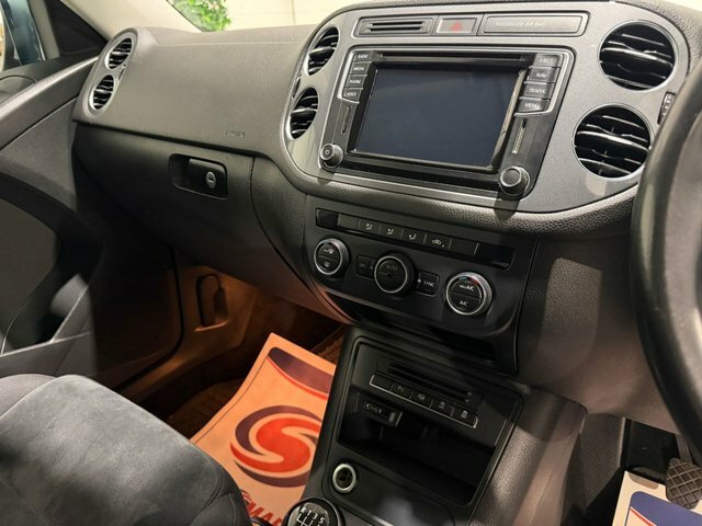 Volkswagen Tiguan Suv White #11