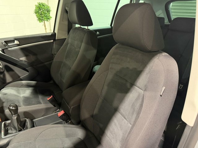 Volkswagen Tiguan Suv White #40