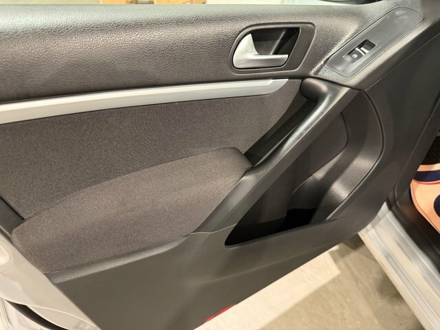 Volkswagen Tiguan Suv White #39