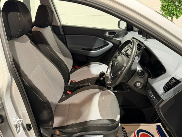 Hyundai I20 1.2 Blue Drive Se Hatchback Euro Silver #2