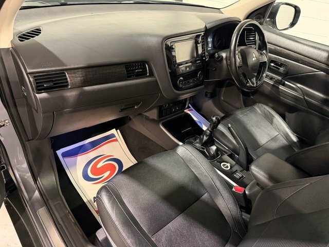 Mitsubishi Outlander Outlander 2.0 Phev Gx5h Red #52