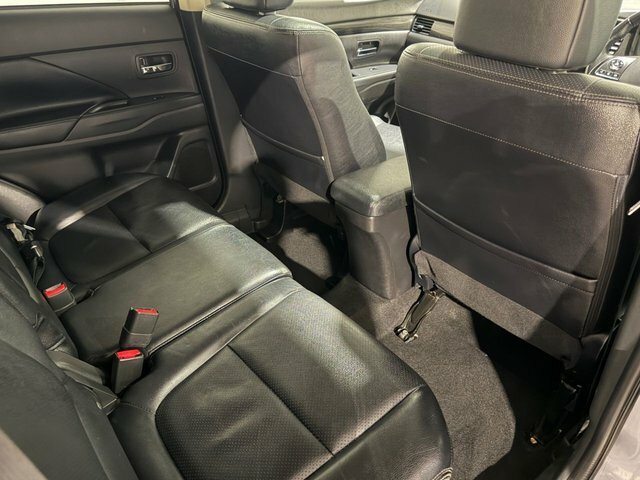 Mitsubishi Outlander 2.2 Di-d 4 Suv 4Wd Euro 6 S S Grey #4
