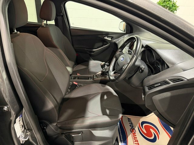 Ford Focus 1.0T Ecoboost St-line Hatchback Grey #2