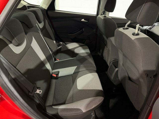 Ford Focus 1.6 Zetec Hatchback Powershift Euro 5 Red #3