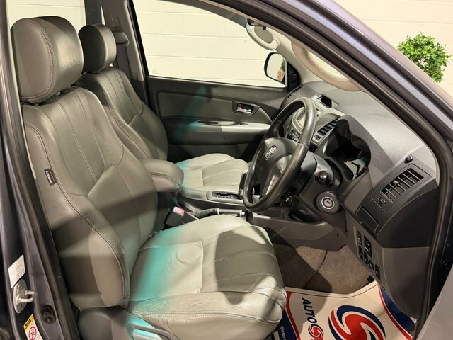 Toyota HILUX 3.0 D-4d Invincible Pickup Double Cab A Grey #2