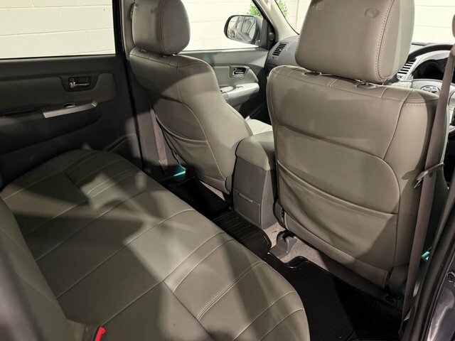 Toyota HILUX 3.0 D-4d Invincible Pickup Double Cab A Grey #3