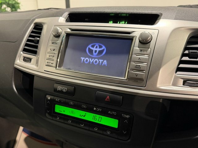 Toyota HILUX 3.0 D-4d Invincible Pickup Double Cab A Grey #6
