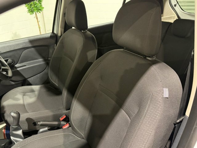Dacia Sandero 0.9 Laureate Tce 90 Bhp Silver #25