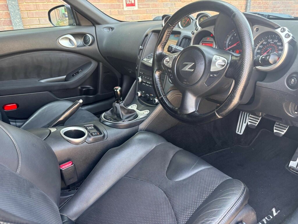 Nissan 370Z Z White #12