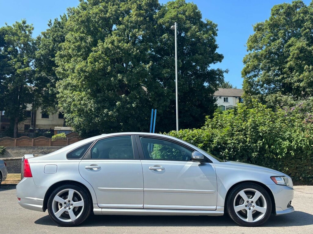 Volvo S40 Saloon 1.6 R-design Euro 4 201060 Silver #2