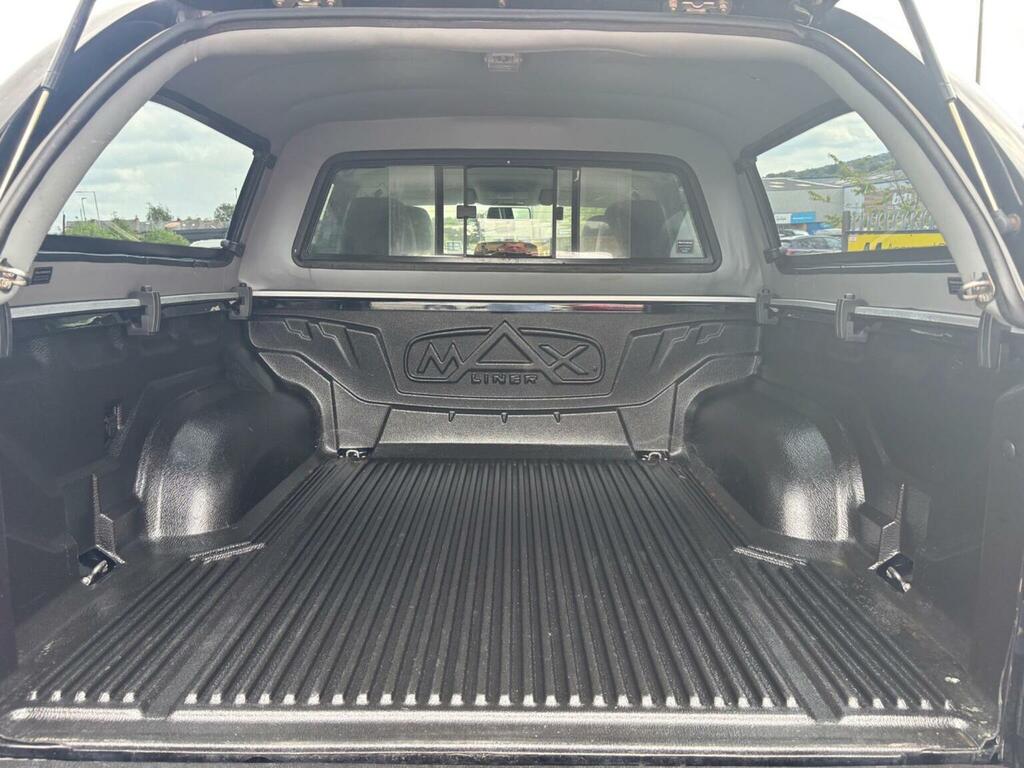 Volkswagen Amarok Black #30