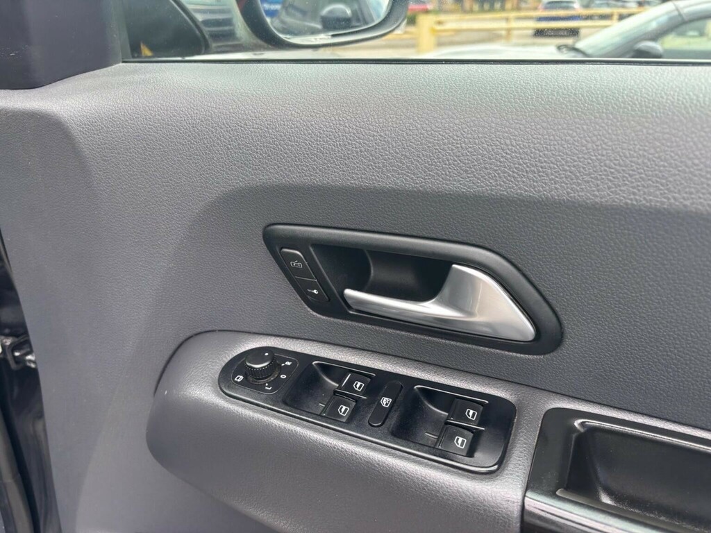 Volkswagen Amarok Black #9