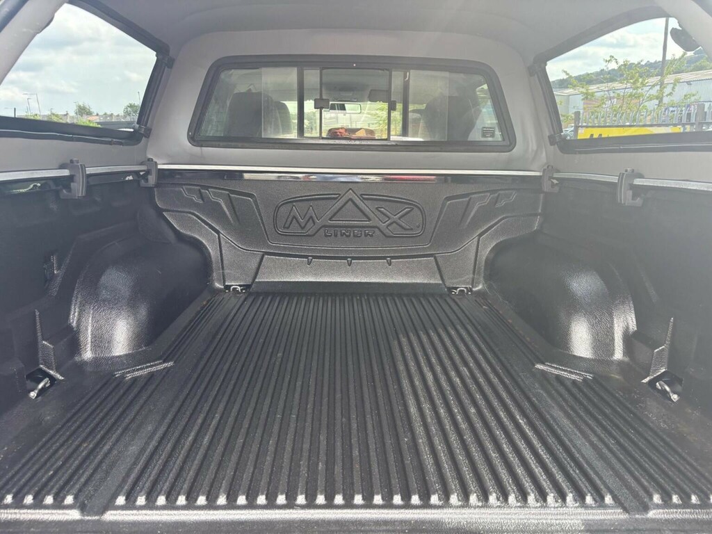 Volkswagen Amarok Black #8
