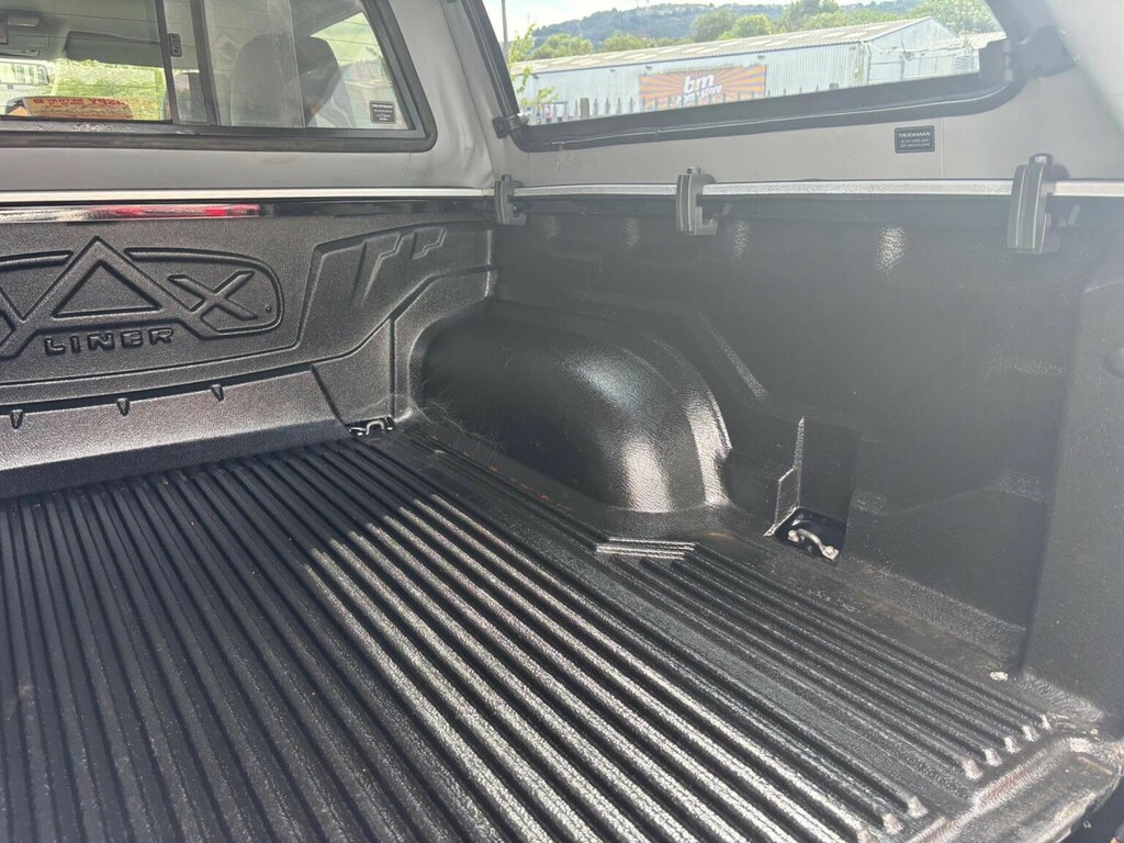 Volkswagen Amarok Black #7