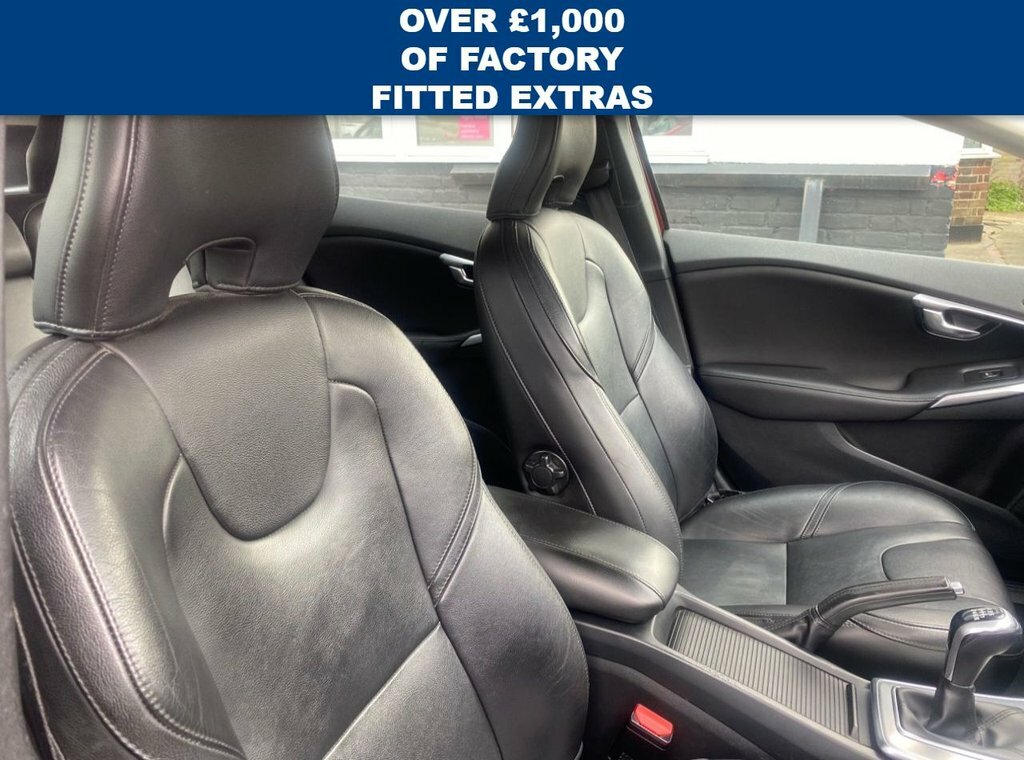 Volvo V40 2L Inscription Red