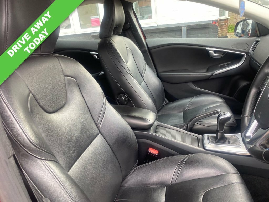 Volvo V40 2L Inscription LS17FZU Red #2