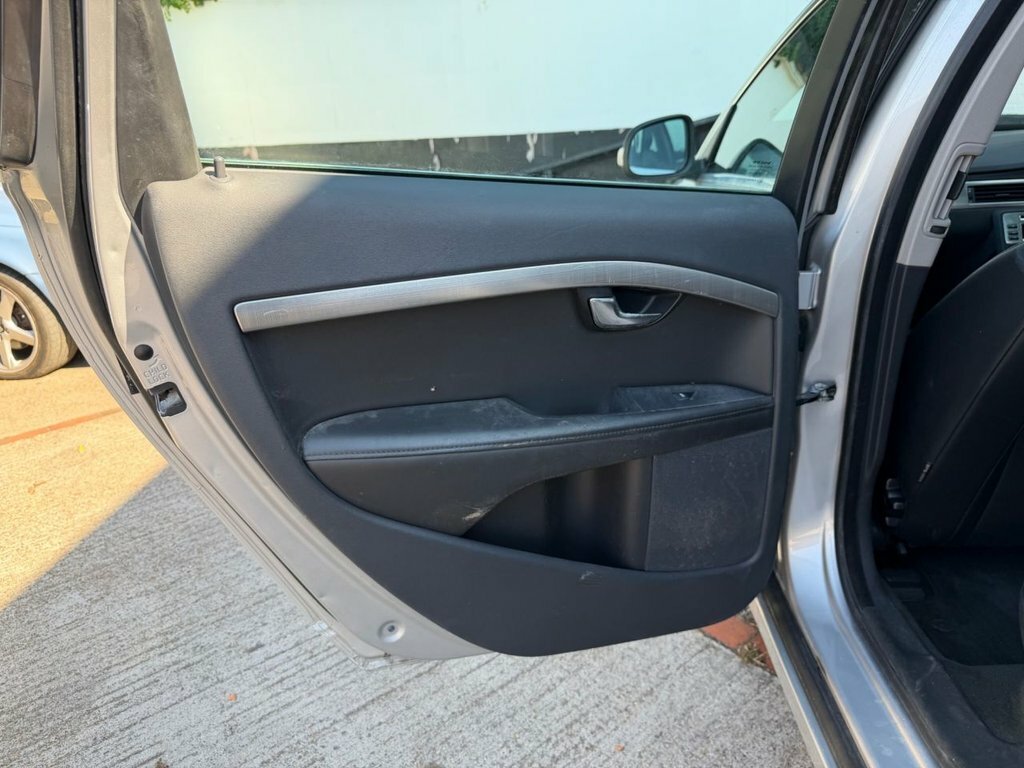 Volvo V70 2.5T Se Geartronic Euro Black #42
