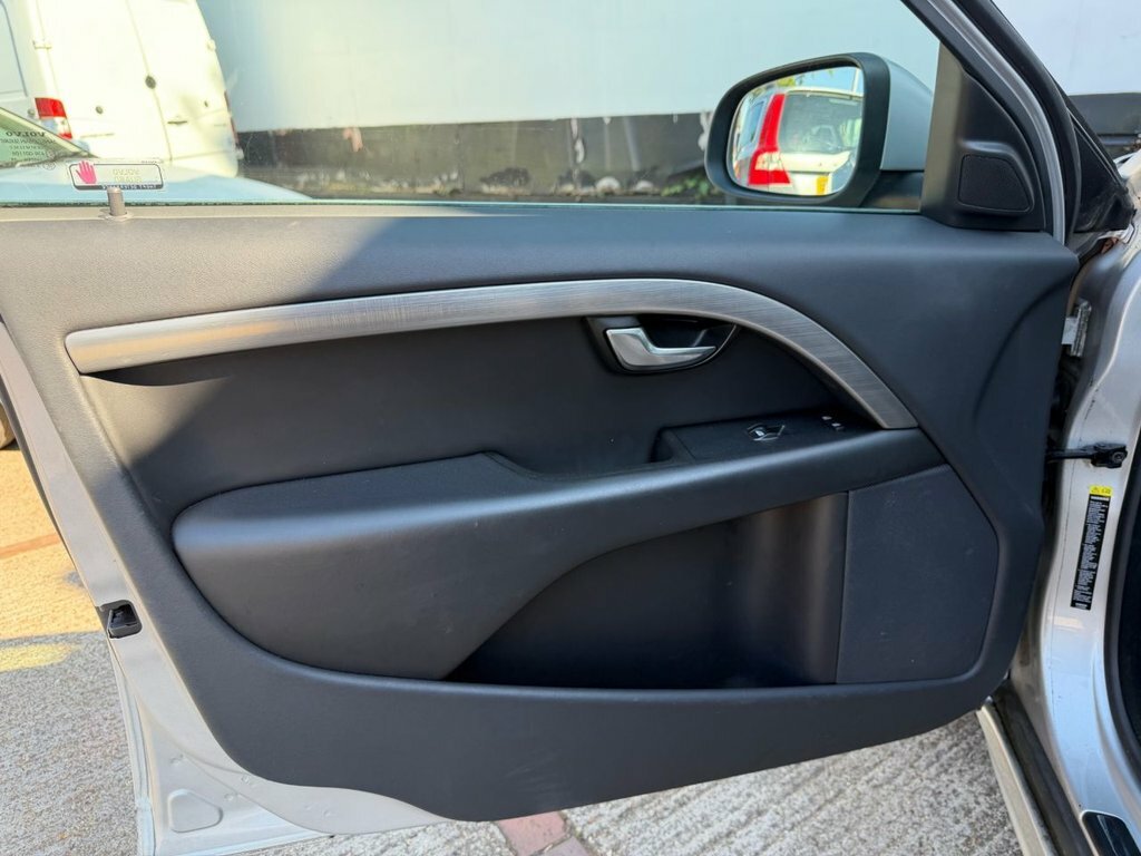Volvo V70 2.5T Se Geartronic Euro Black #43