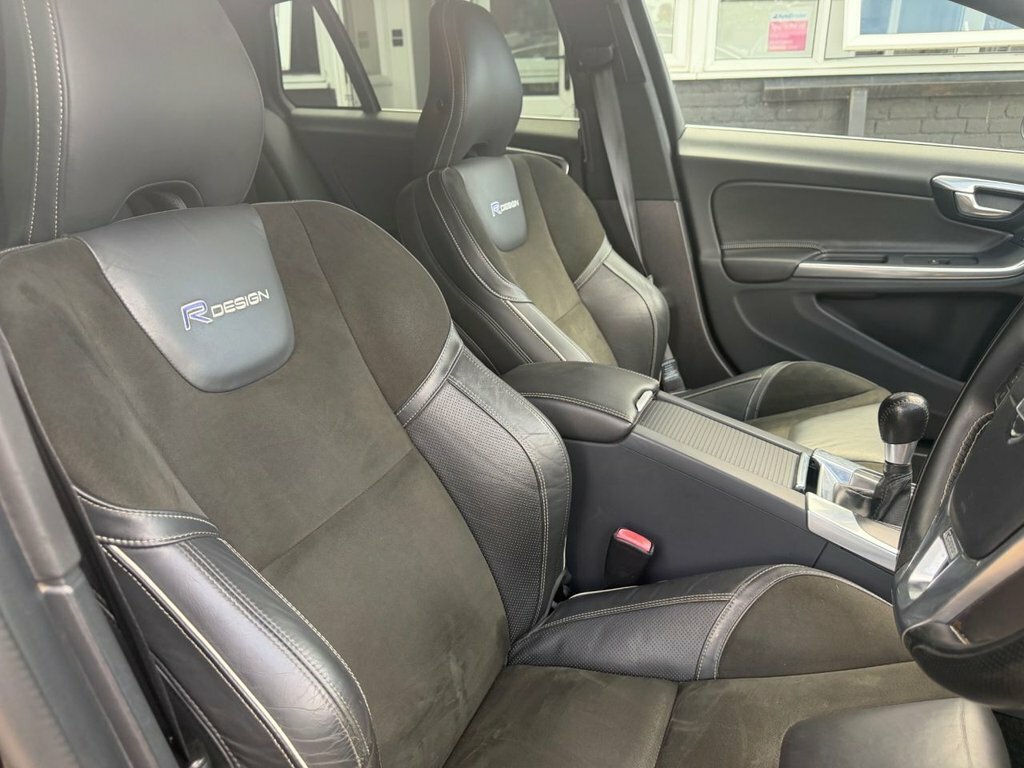 Volvo V60 2.4L R-design Nav Black #4