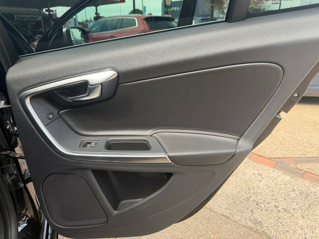 Volvo V60 Estate 2.0 D4 Se Lux Geartronic Euro 5 Ss Grey #37