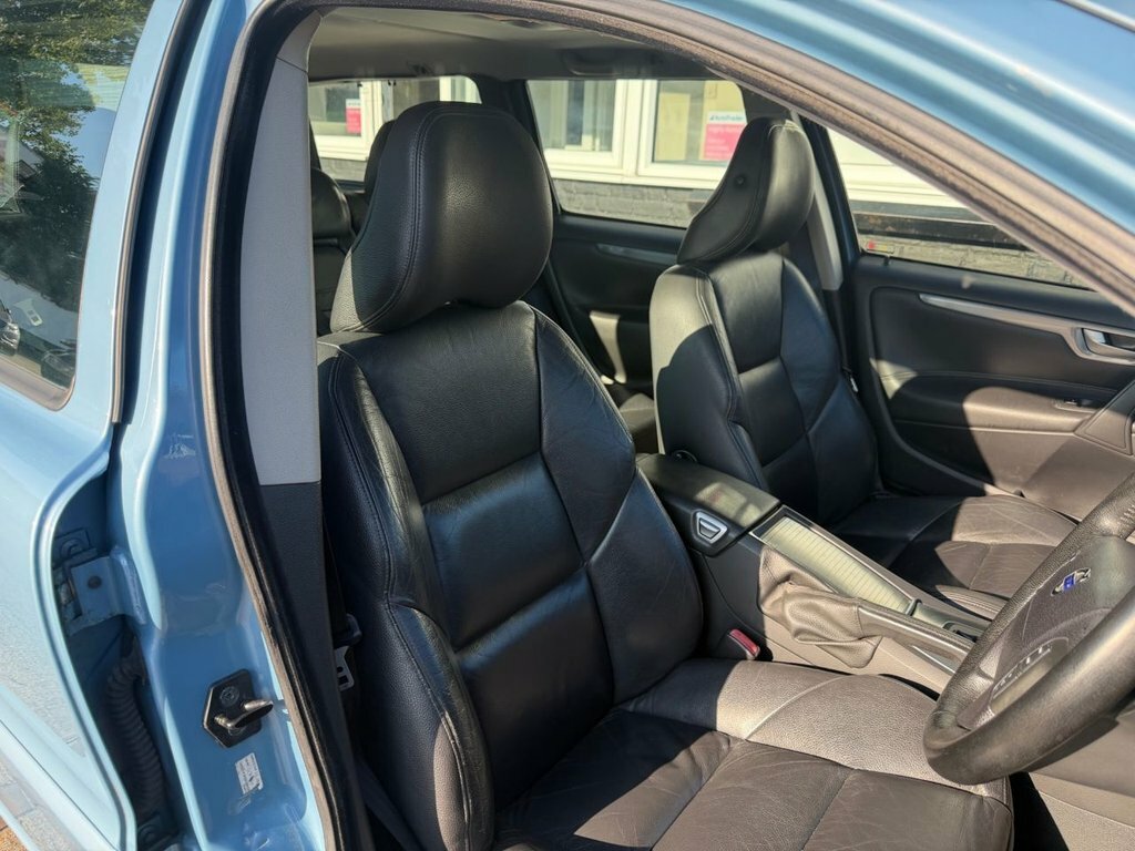 Volvo V70 2.4L Se Blue
