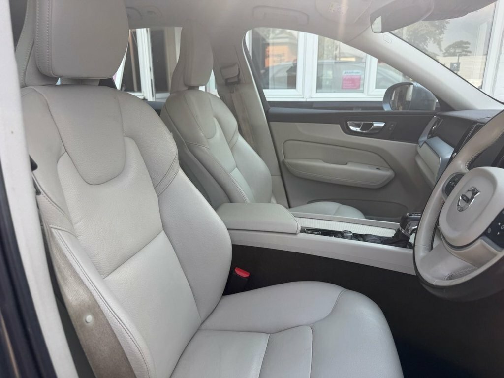 Volvo XC60 2L Momentum Pro Grey #6