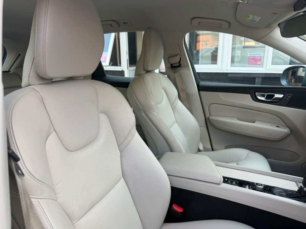 Volvo XC60 2L Momentum Pro Grey #5
