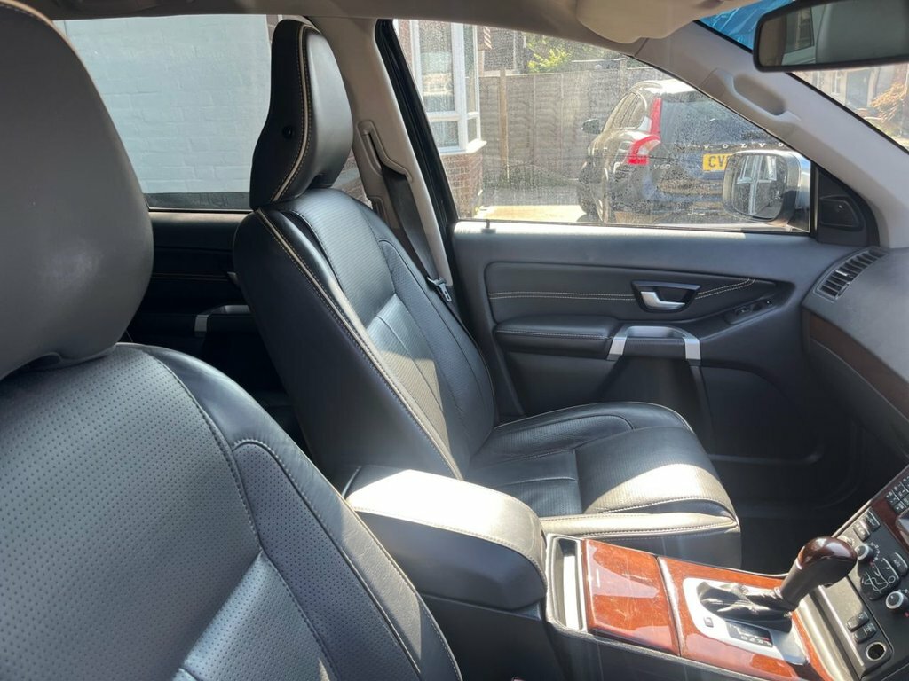 Volvo XC90 2.4 D5 Se Lux Awd 200 Bhp Silver #4