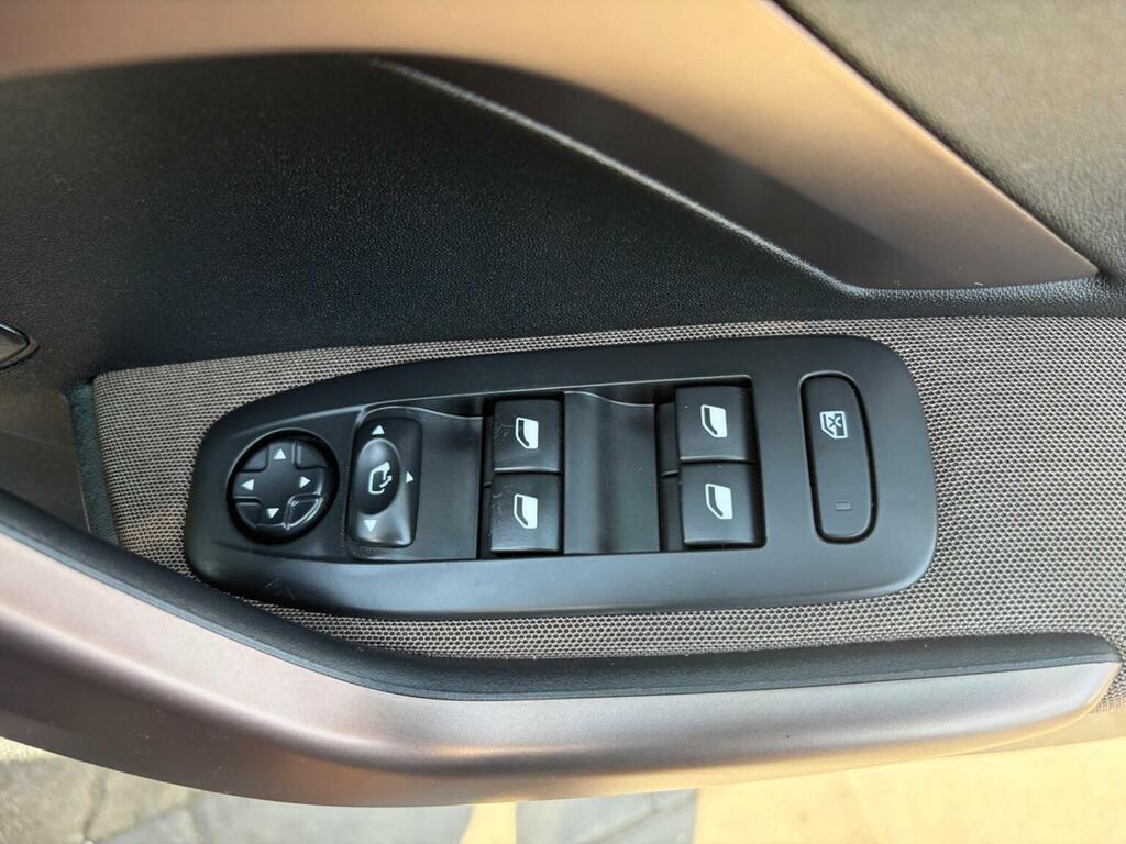 Peugeot 2008 Active Blue #56
