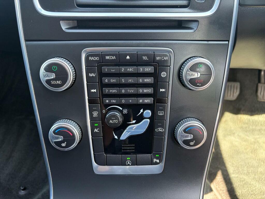 Volvo S60 2L R-design Lux Nav Red #51