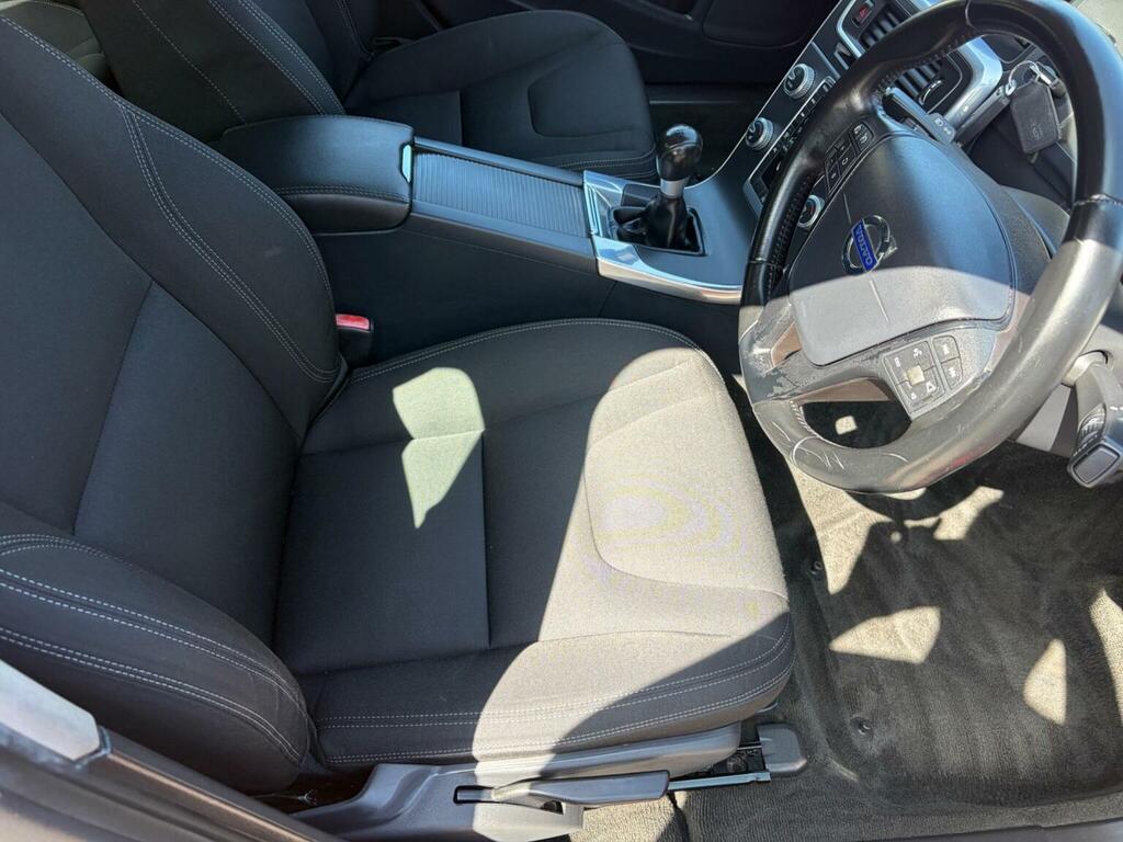 Volvo S60 2L R-design Lux Nav Red #36