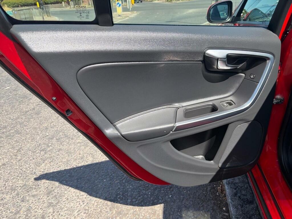 Volvo S60 2L R-design Lux Nav Red #71