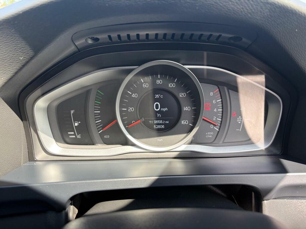 Volvo S60 2L R-design Lux Nav Red #41