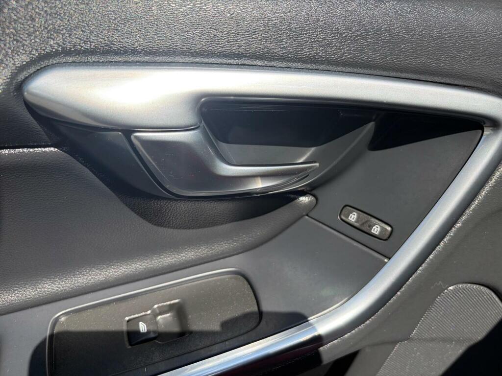 Volvo S60 2L R-design Lux Nav Red #84