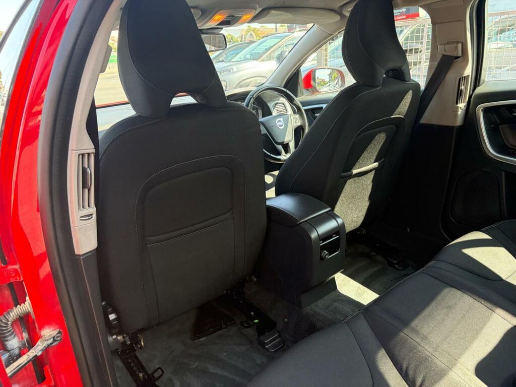 Volvo S60 2L R-design Lux Nav Red #70