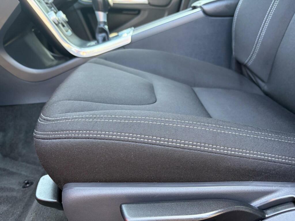 Volvo S60 2L R-design Lux Nav Red #77