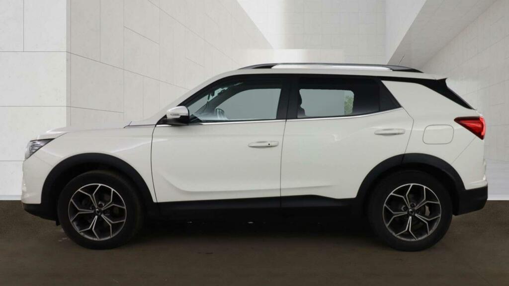 SsangYong Korando Ultimate White #6
