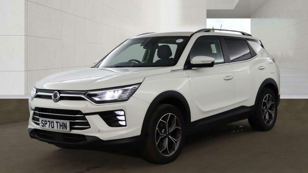 SsangYong Korando Ultimate White #2