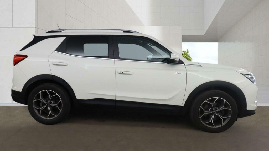 SsangYong Korando Ultimate White #5