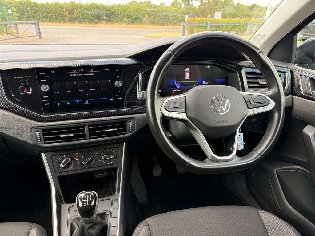 Volkswagen Polo Life Black #2